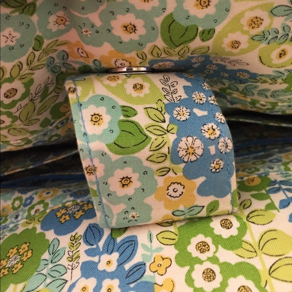 GUC Vera Bradley Bridge Tote in English Meadows - Picture 4 of 5